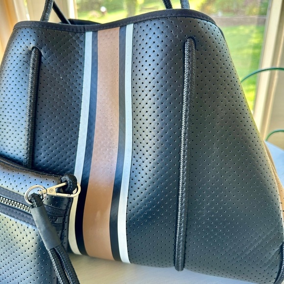 MARKED DOWN! HAUTE SHORE, LARGE NEOPRENE TOTE IN BLACK WITH GOLD STRIPE. - Picture 4 of 16